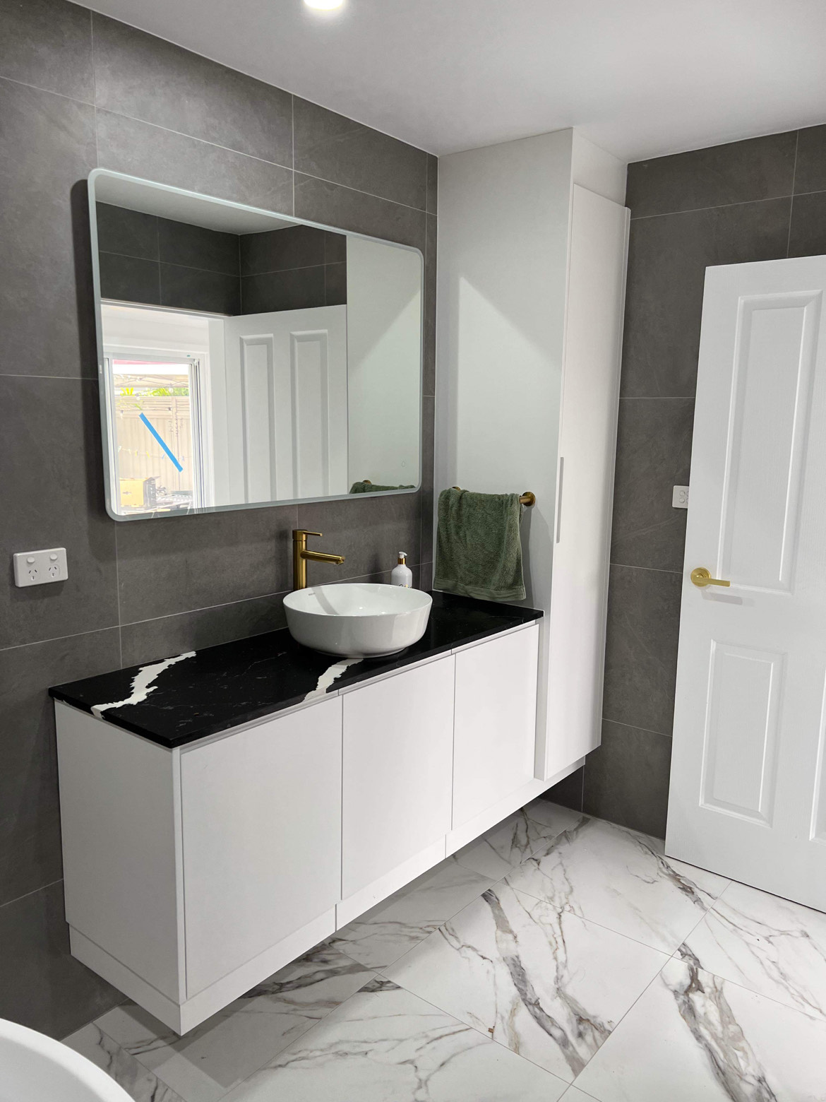 Bathrooms project by Kitchens By Roxx and Designs